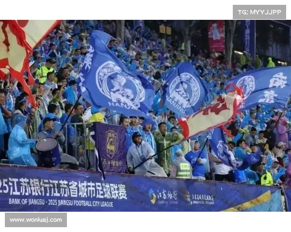 盐城开通苏超球迷高铁专列直达南京南站助力赛事观赛热情 盐城开通苏超球迷高铁专列直达南京南站助力赛事观赛热情